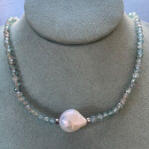 Elegant Pearl and Crystal Necklace